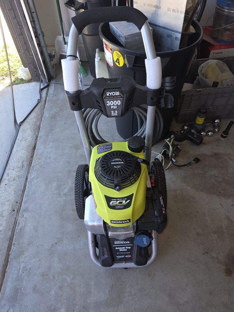 RYOBI 3000 PSI 2.3 GPM Honda Gas Pressure Washer (RY803001)