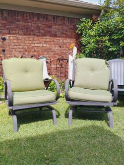 Patio swivel set