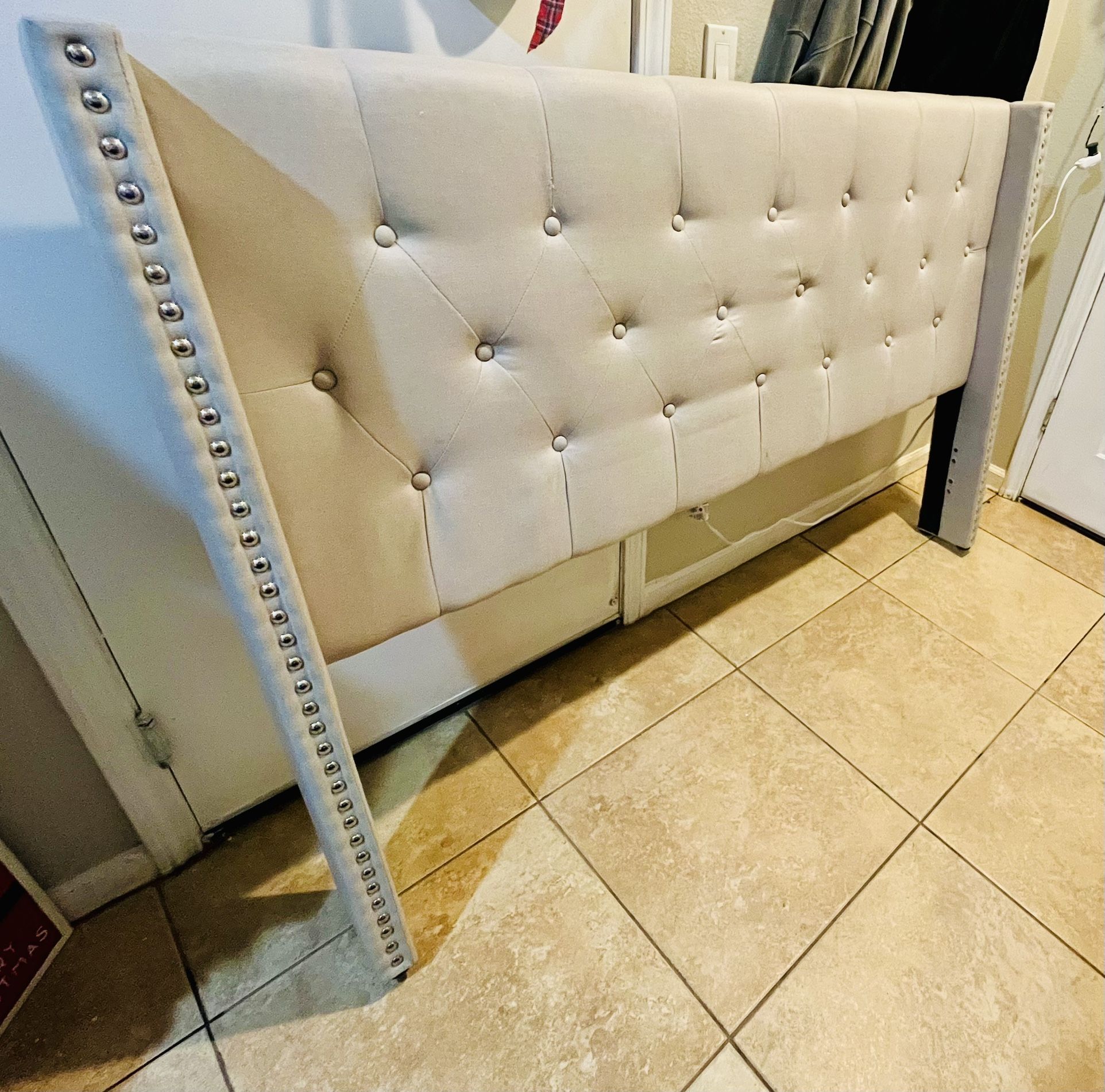 Tufted Queen Headboard With Heavy Duty Bed frame 