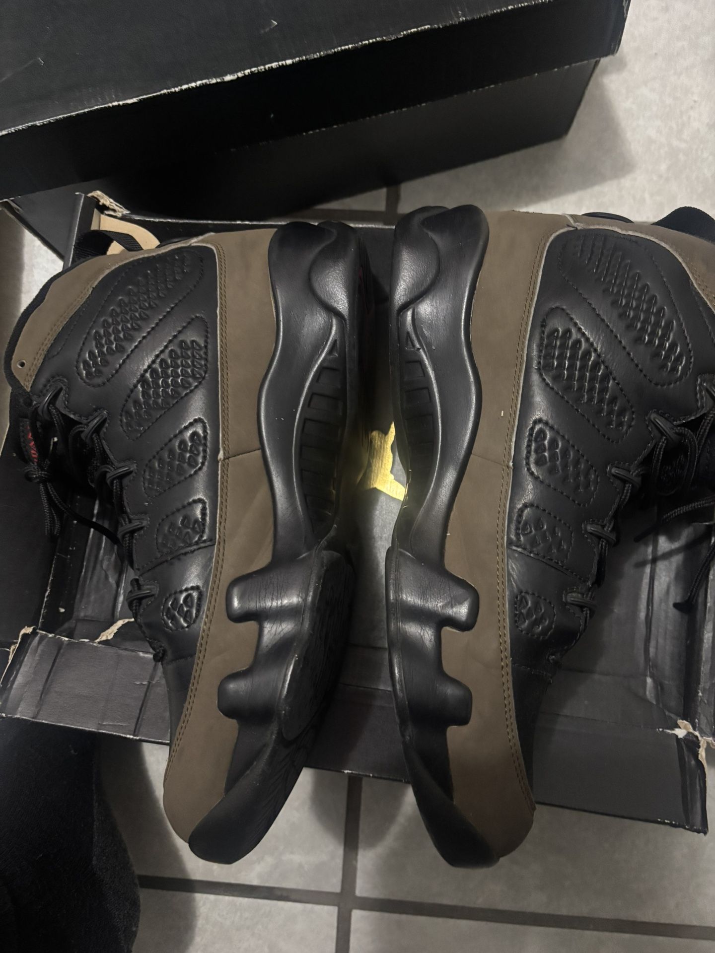 Jordan 9 Sz 8.5 Foam Sz 9