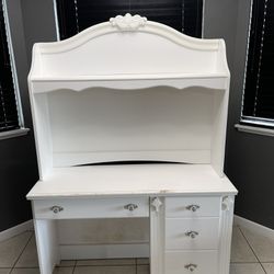 Girls White Furniture Desk With Hutch 