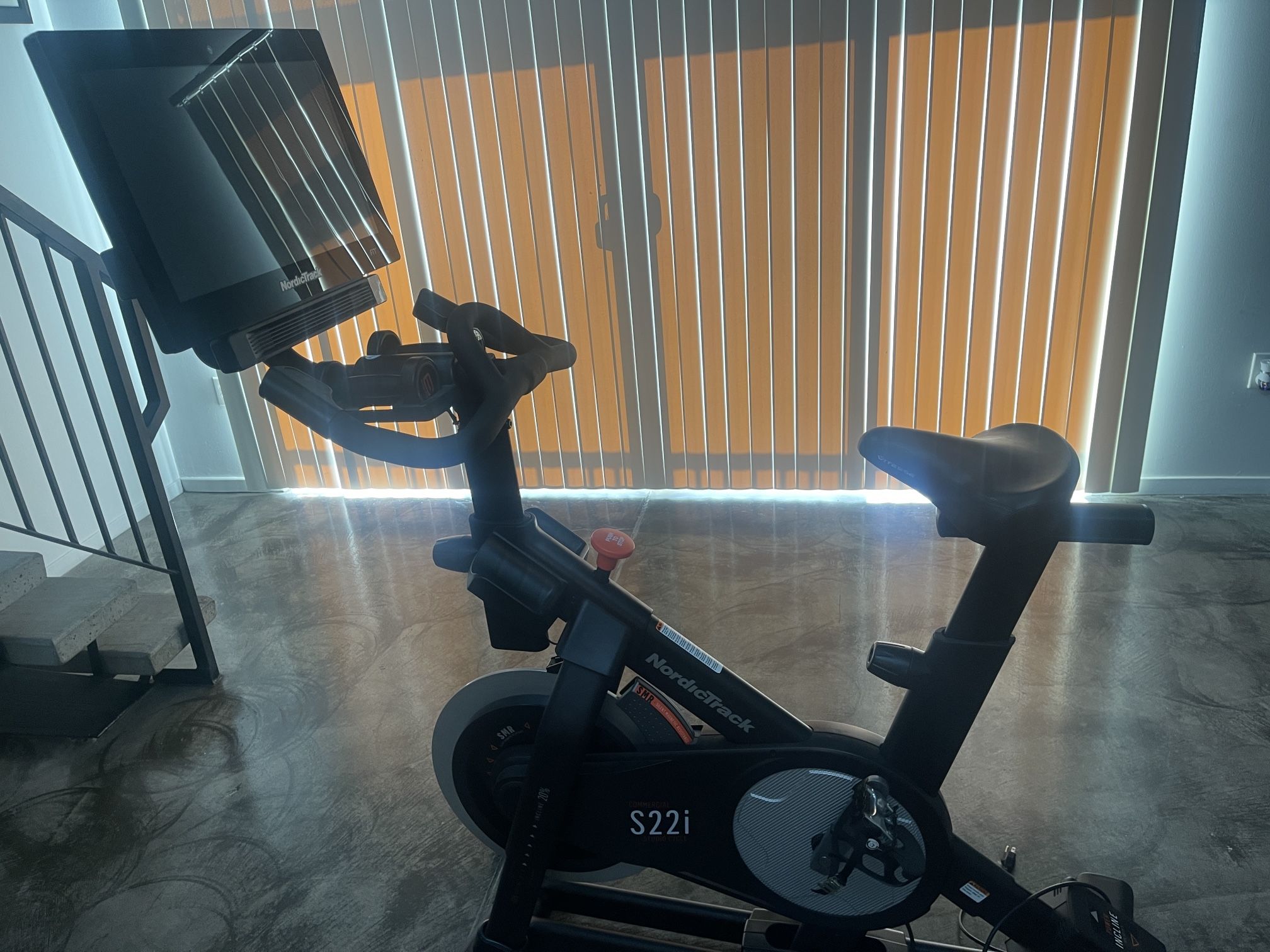 Nordic Track S22i Commercial Studio Cycle