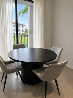 Black Round Fluted Pedestal Dining Table