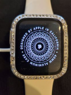 Apple Watch SE 40mm GPS – Aluminum | With Charger & Band