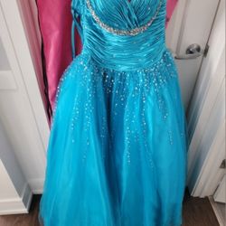 Prom dress Ball Gown Size 4 Color Malibu