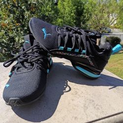 Girl Size 5 Black/ Blue Pumas
