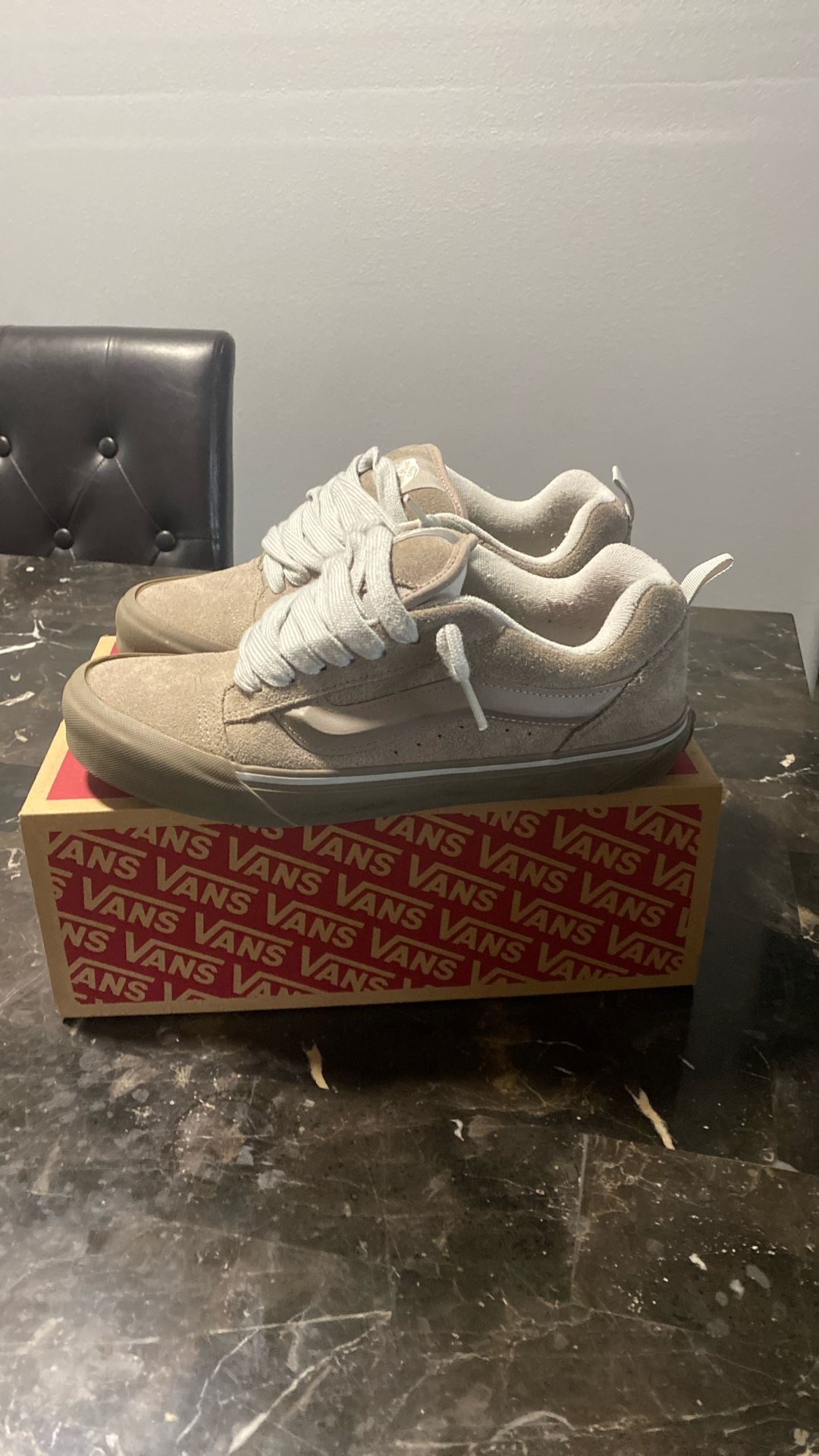 8.5 Vans Knu Skool Mono Rock