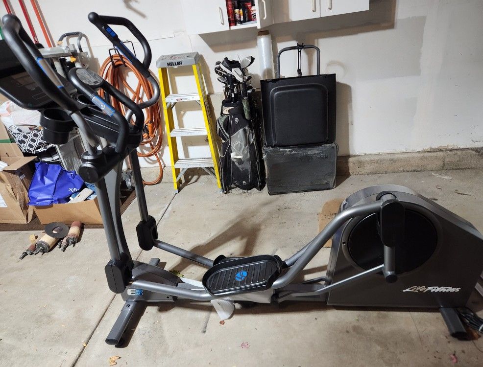 New Life Fitness Eliptical