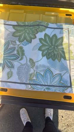 Beautiful Table Runner And Matching Napkins 