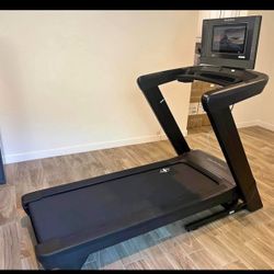 NordicTrack-Commercial-1750-Treadmill-NTL17125
