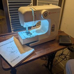 New Singer M10000 Sewing Machine