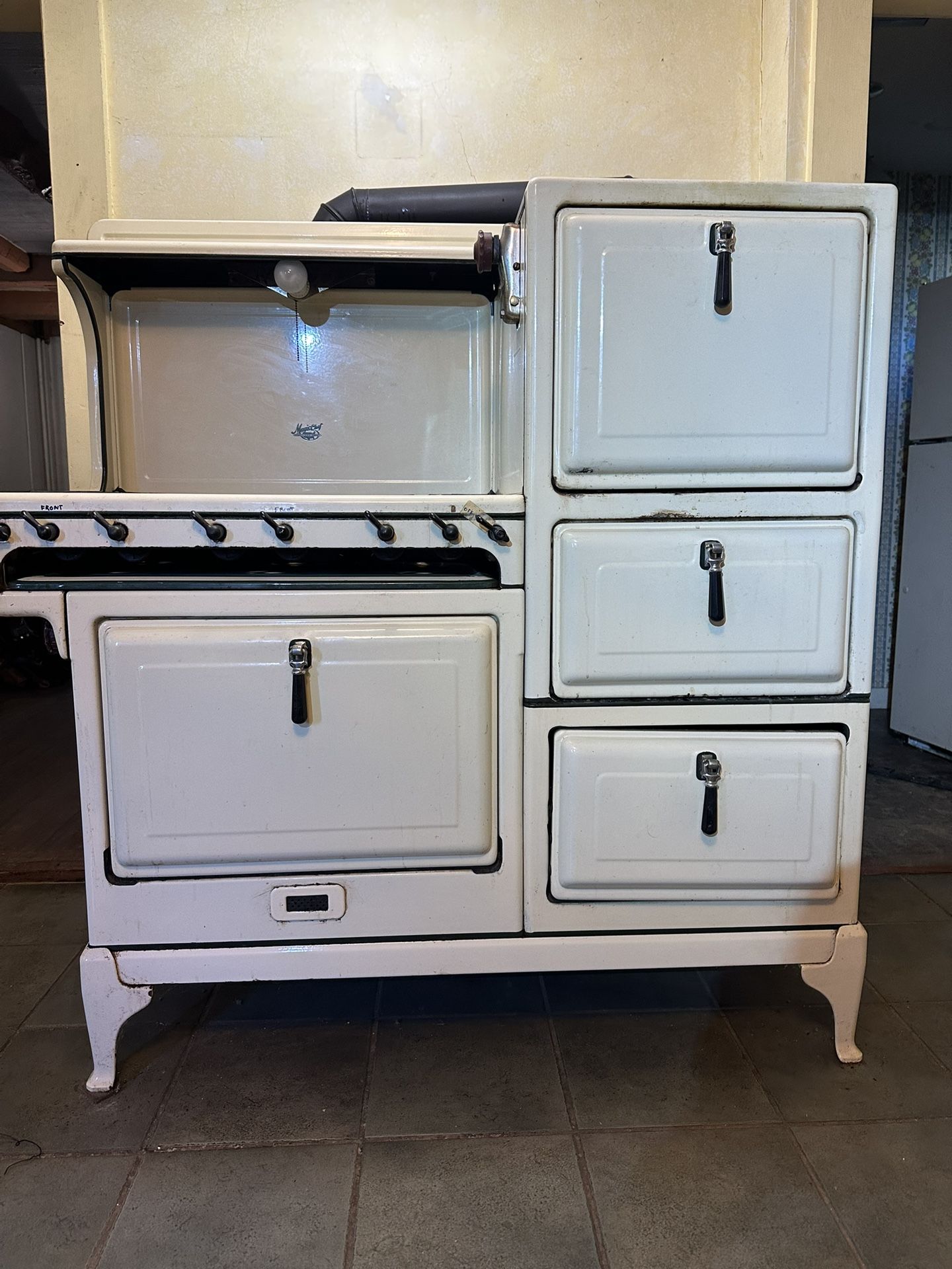 Antique Functioning 1930s Magic Stove