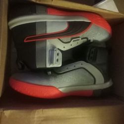 Pumas Size 10 New In Box $50