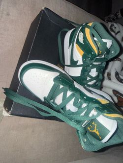 Air Jordan 1 mid grade school/big kids  3.5