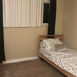 Se renta Cuarto en Downey en Casa 700 al Mes