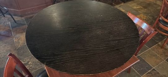 Gorgeous Sculptural Coffee Table by Diamond Sofa
