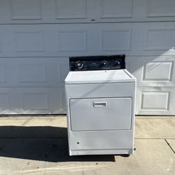 WHITE KENMORE GAS DRYER IN GOOD CONDITION 