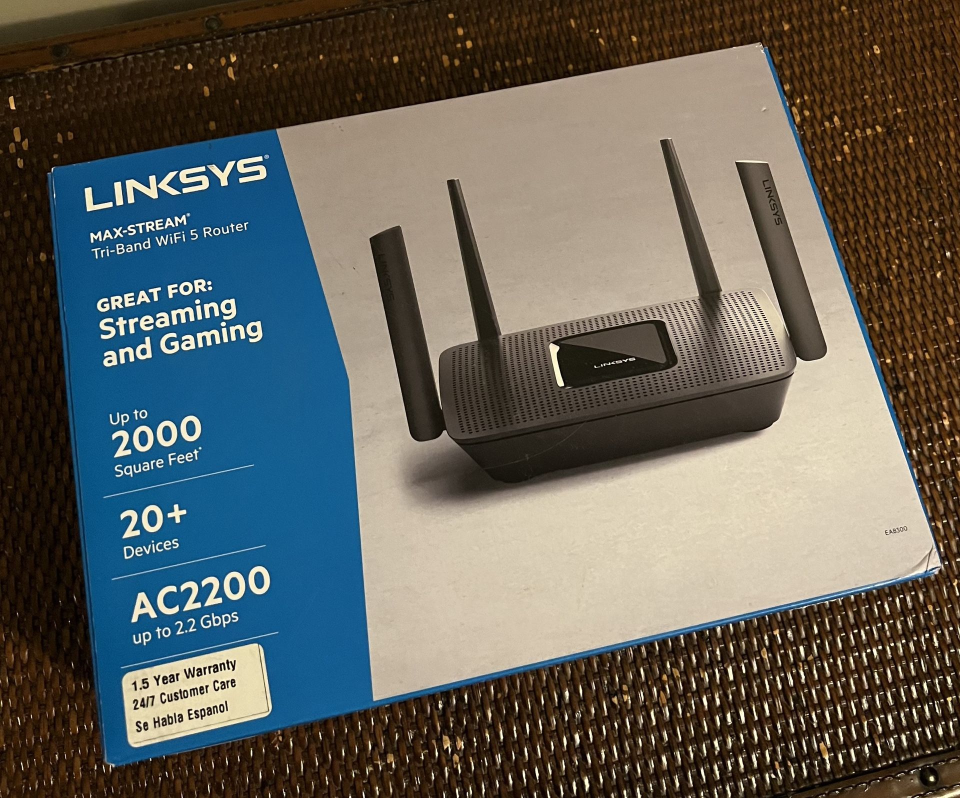 Linksys Max - Stream AC 2200 Tri- Band Wi -Fi Router Wireless Home Network EA8300 NEW