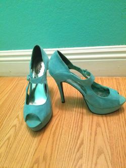 Charlotte russe Turquoise suede high heels.. 4inch heel.. Good condition!