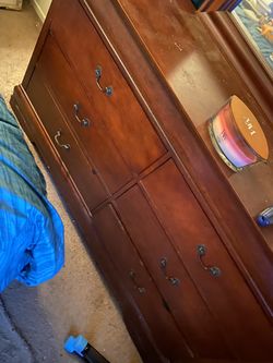 Dresser With Mirror