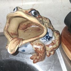 Ceramic Glazed 1960s Japanese Toad Ashtray 