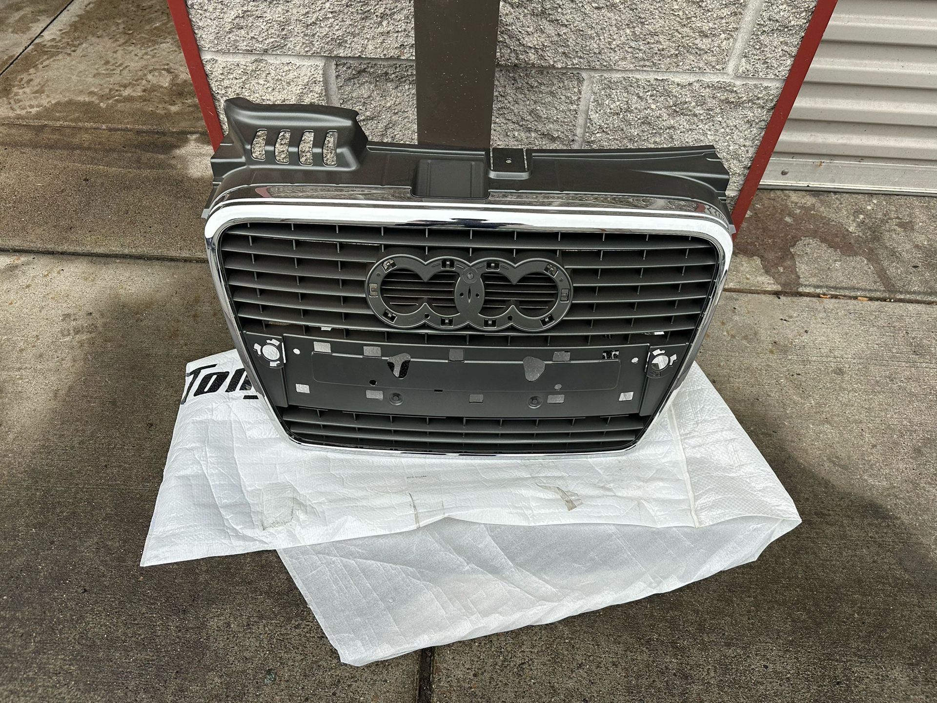05-09 Audi A4 Grill