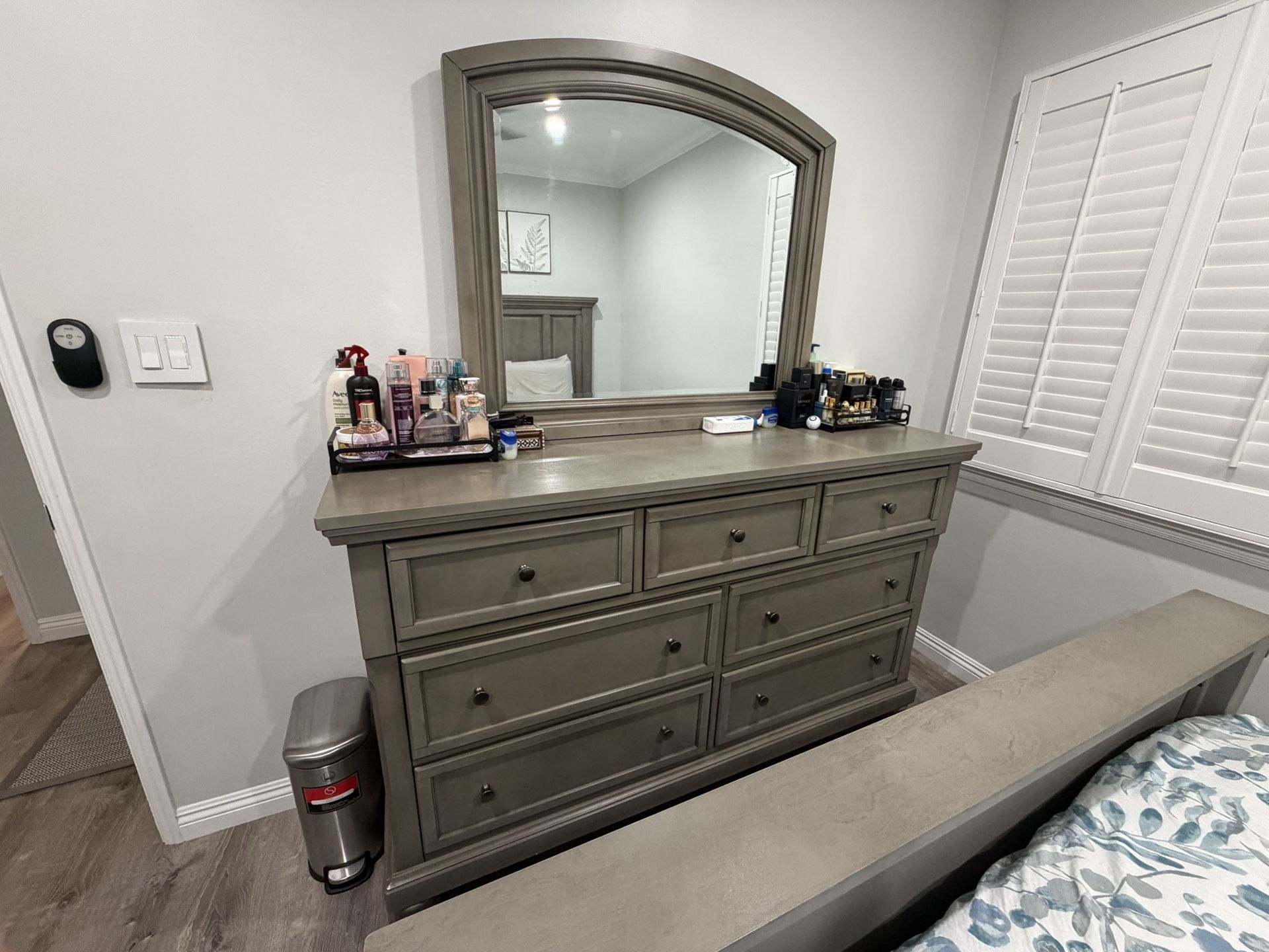 Dresser (7 Drawers) + Mirror 