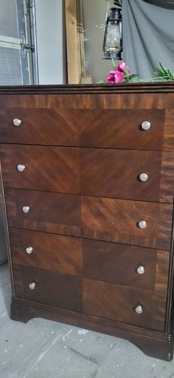 Beautiful Tall Farmhouse Dresser from Ashley's Furniture, Solid Wood Draws On stoppers, large Deep Draws,Excellent Condition.