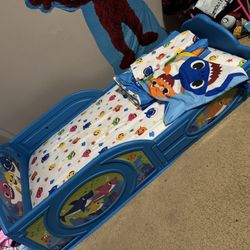 Toddler Bed, Mattress, 2 Sheet Sets