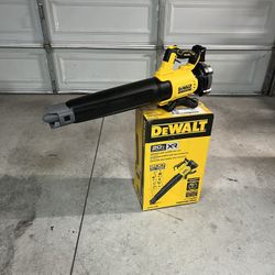 New DEWALT 20V MAX 125 MPH 450 CFM Brushless Cordless Handheld Leaf Blower with Concentrator Nozzle (Tool Only Battery Not Included)