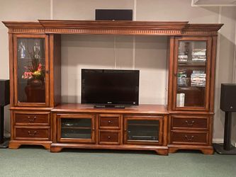 Entertainment center