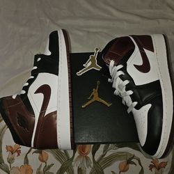 AIR JORDAN 1 MID SE BOYS SHOES NEW