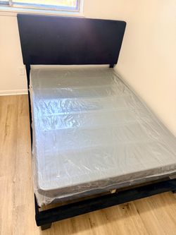 Full size bed /no mattress / no cracks