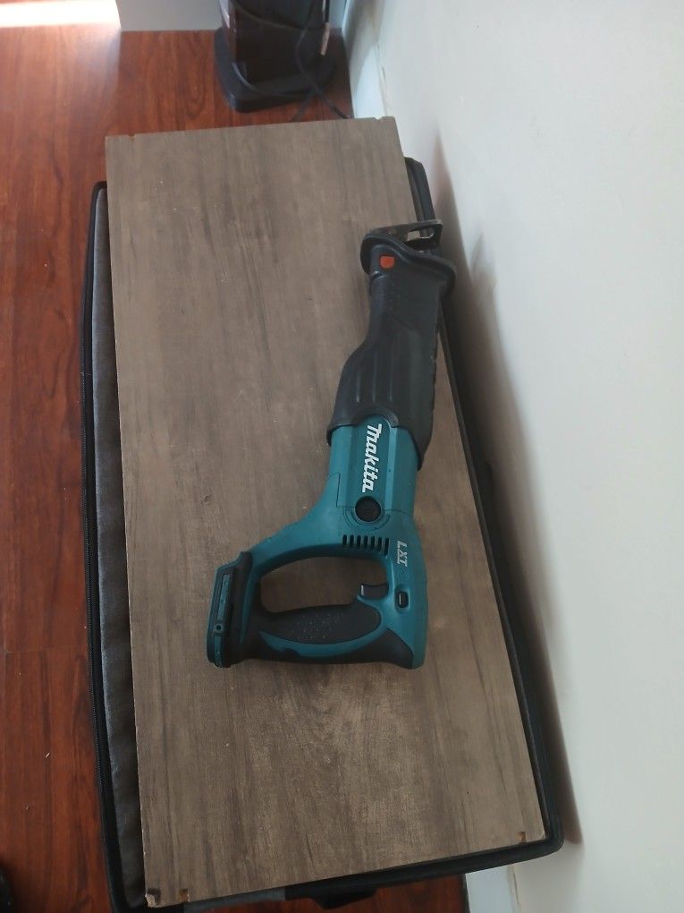 Sawzall Makita 