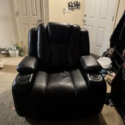 Couch With Recliner 