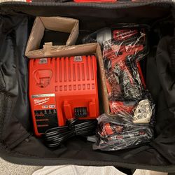 MILWAUKEE 2850-21P M18 CP BRUSHLESS IMPACT KIT WITH (1) CP2.0 BATTERY PACK, CHARGER AND BAG NEW, NEVER BEEN USED RETAIL: $169+TAX