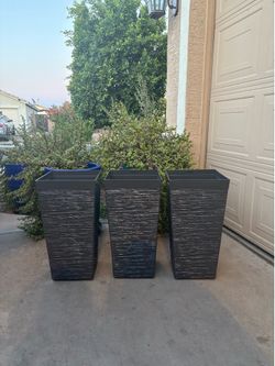 Set of 3 flower pots with drainage hole for inside or outside