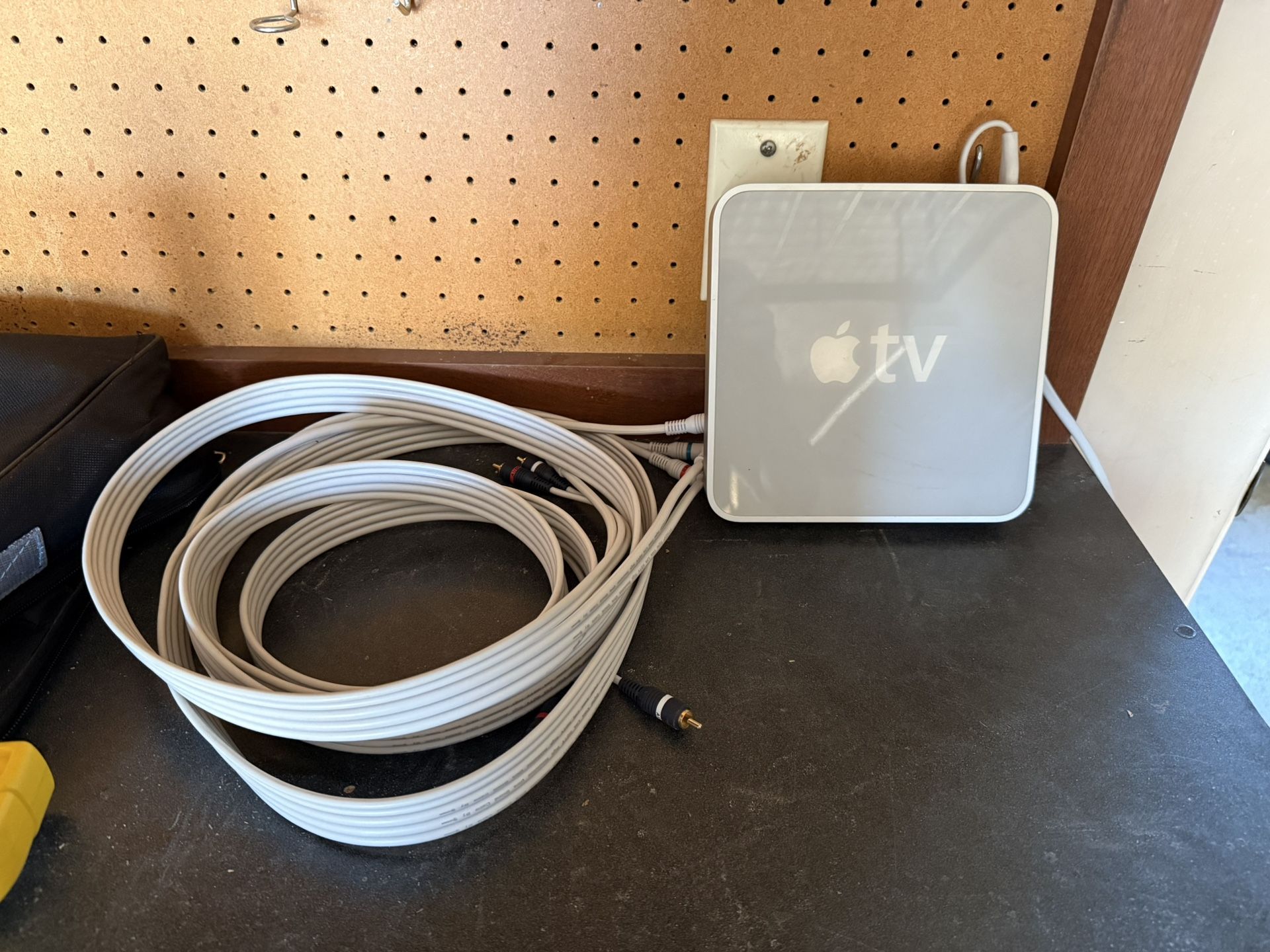 Apple TV (1st Generation) 40GB Media Streamer - A1218