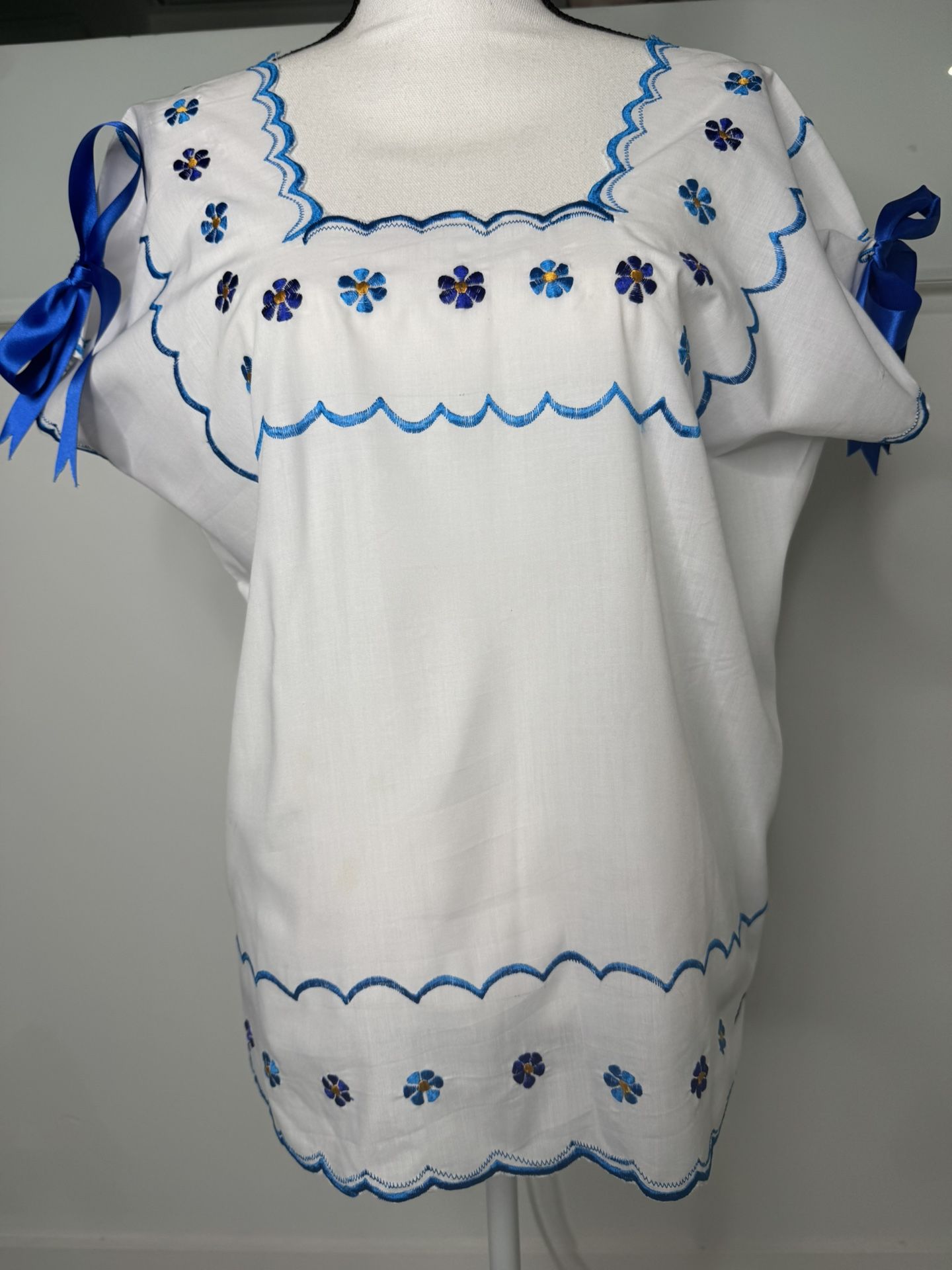 Mexican Blouse White Embroidered Floral Size M Sleeveless
