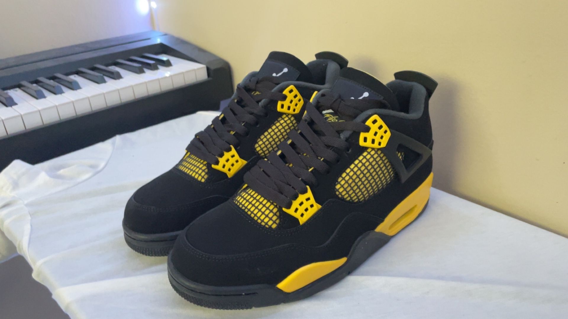 Air Jordan 4 Thunderman Size 10