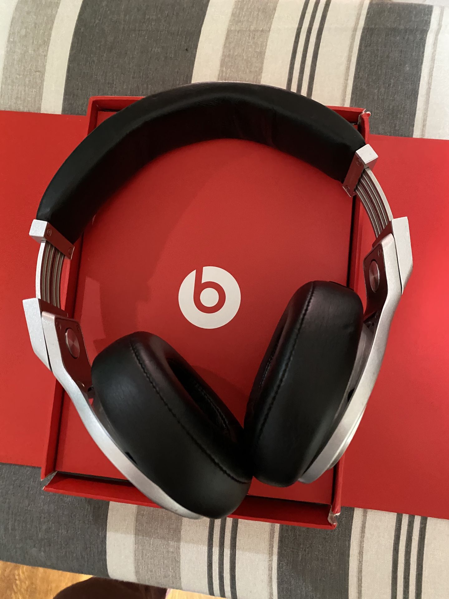 PRO METAL BEATS BY DRE. 