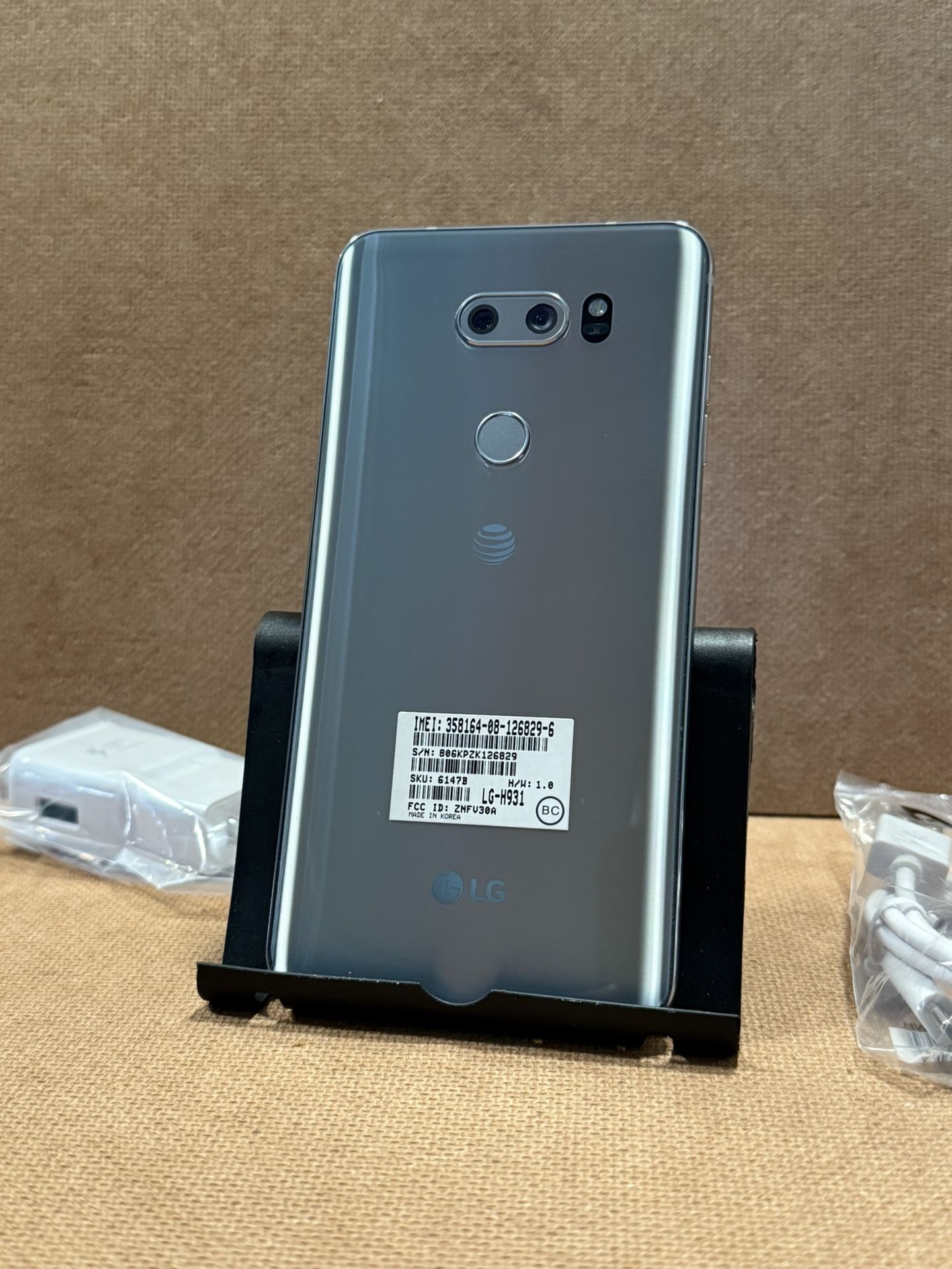 LG V30 64gb cloud silver unlocked