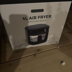 Servappétit 4L Air Fryer with a glass basket