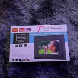 Sungale Digital Photo Frame