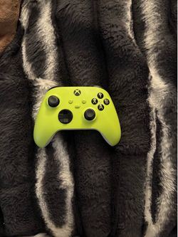Green Xbox controller
