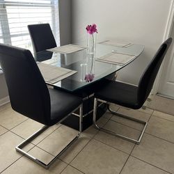 Dinning Table With 3 Chairs 
