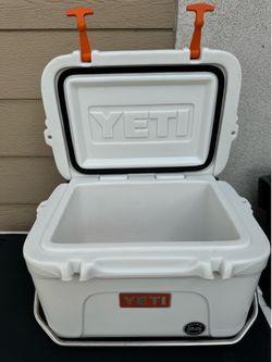 EUC OG YETI VINTAGE ROADIE 25! W/Brand New Blaze Orange Latches/ Sticker & Feet!
