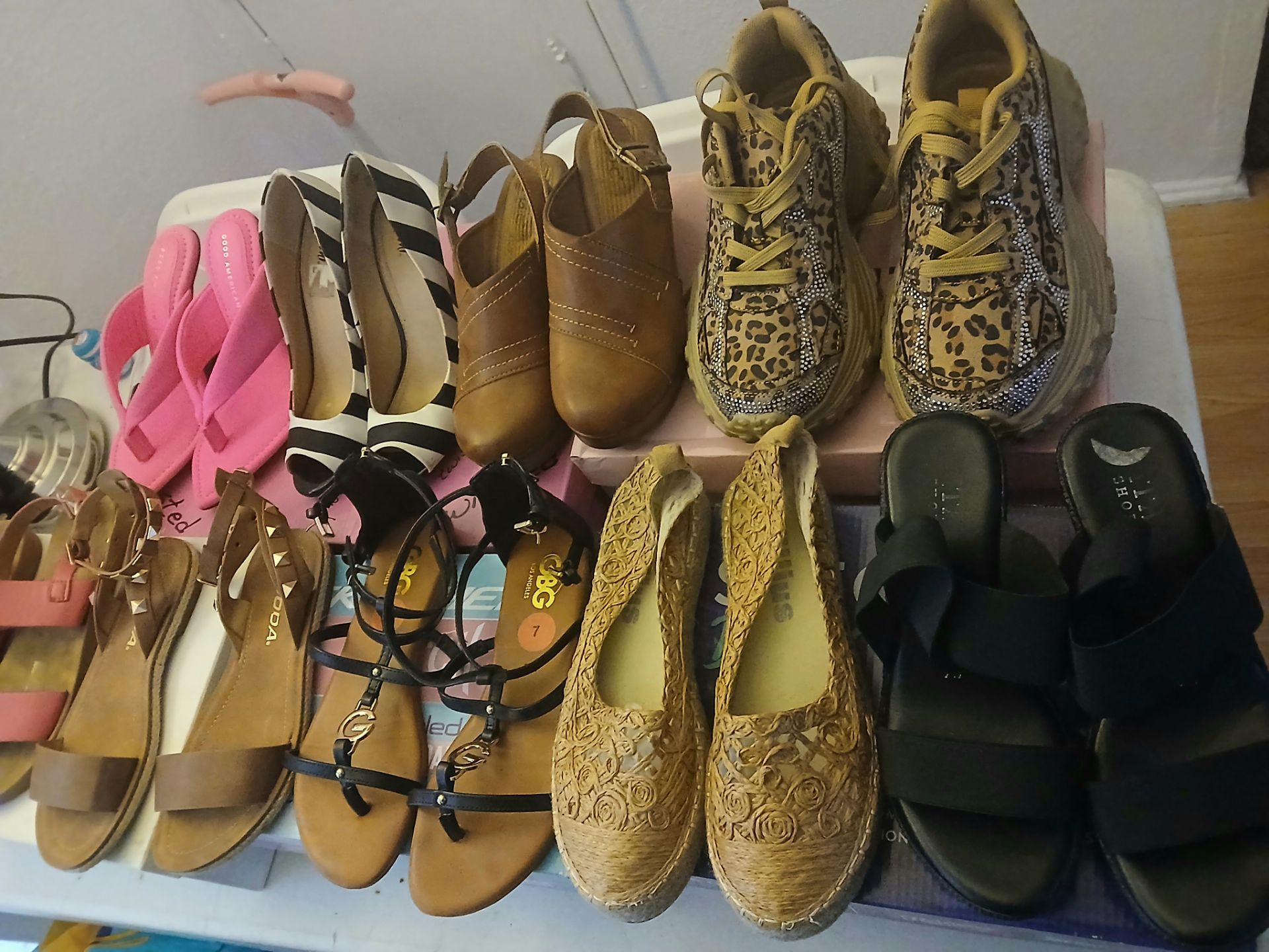 Womens shoes size 7 & 7 1/2 READ DESCRIPTION