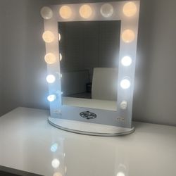 ORIGINAL VANITY GIRL MIRROR