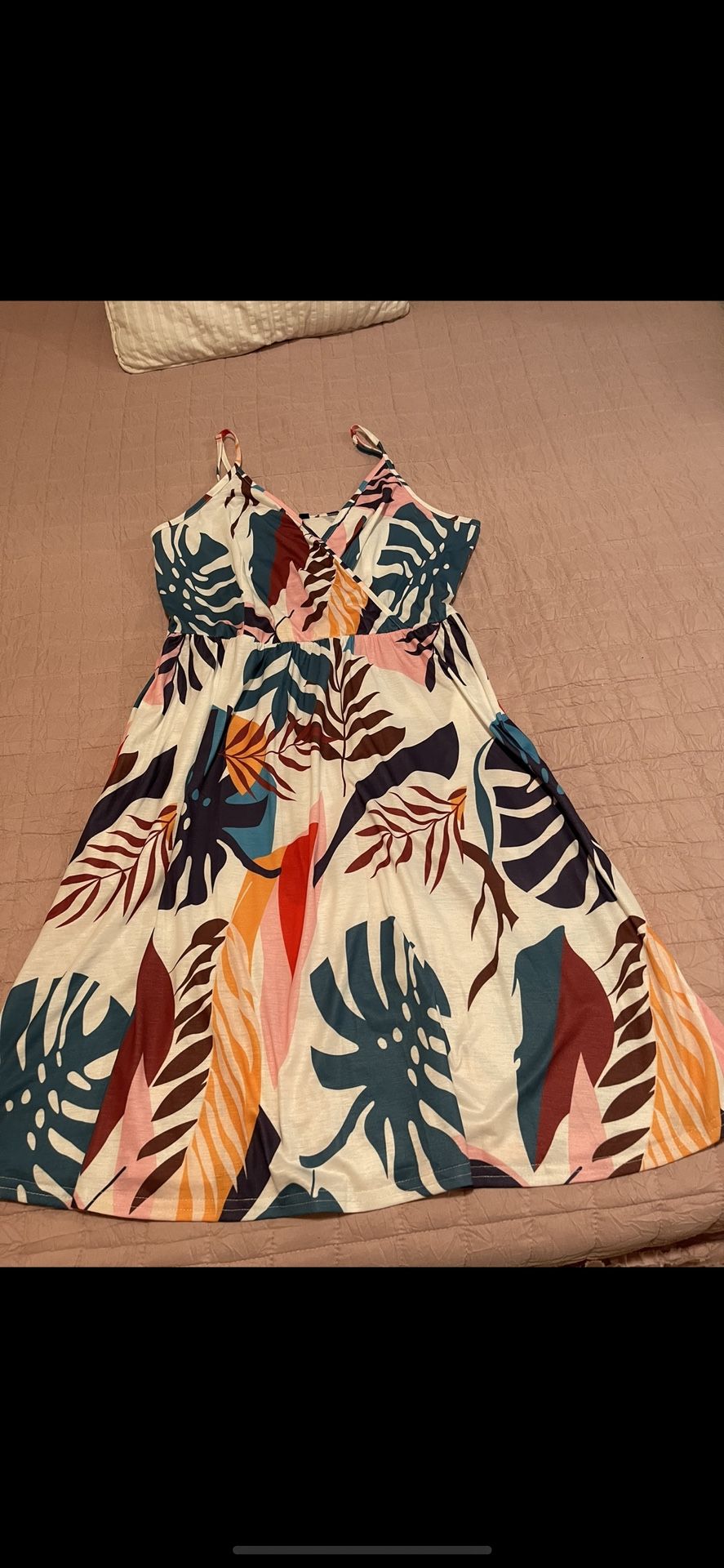 VOTEPRETTY Women's V-Neck Spaghetti Strap Dress Summer Casual Swing Sundress Whit Pokets. Size Large. New Whit Tags